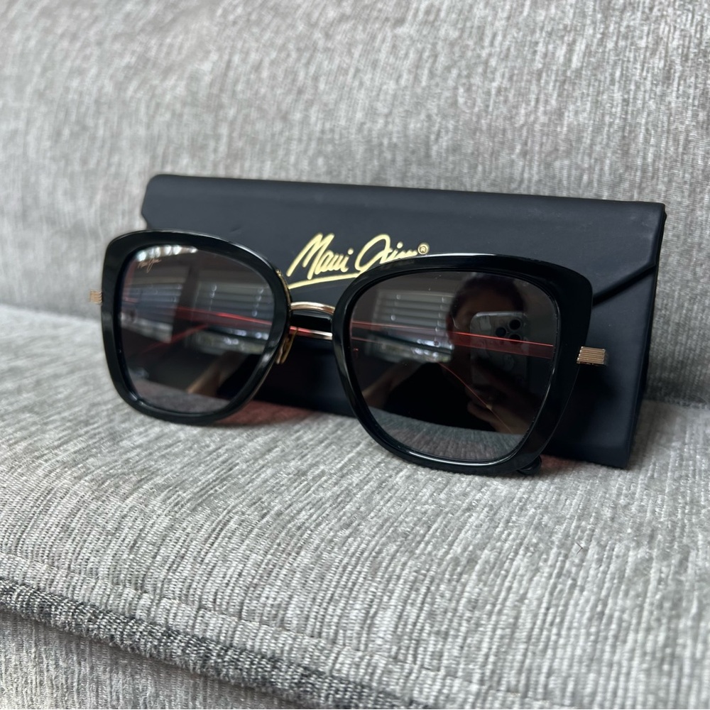 Maui Jim Black Sunglasses - Violate Lake